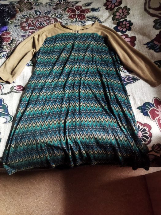 Продаю куртки и платья!!!