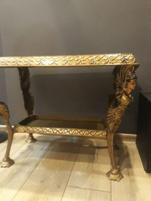 Стол журнальный интерьерный