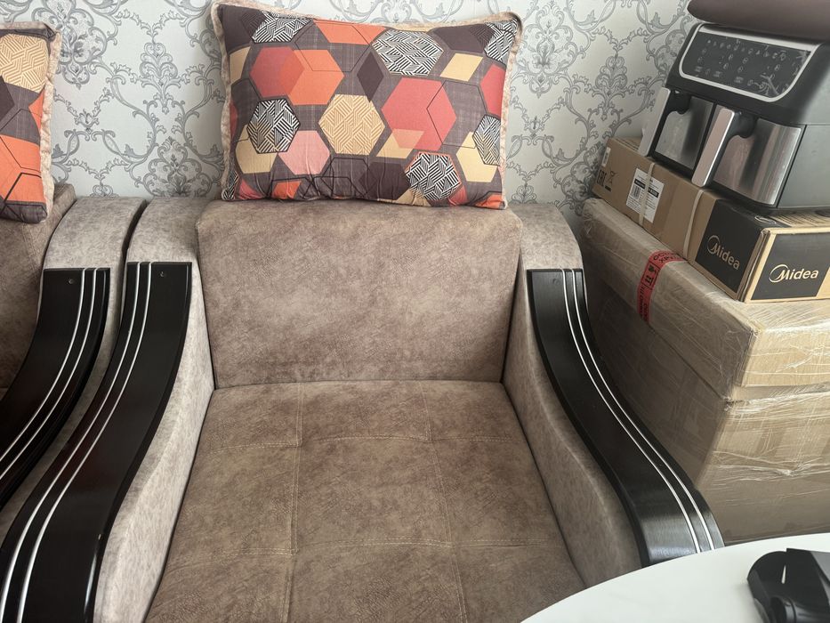 Диван мини-диван и кремло