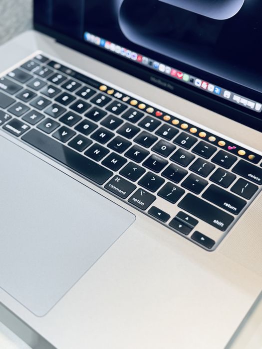 MacBook Pro 16” 2019 – i9 / 32GB RAM / Radeon 8GB