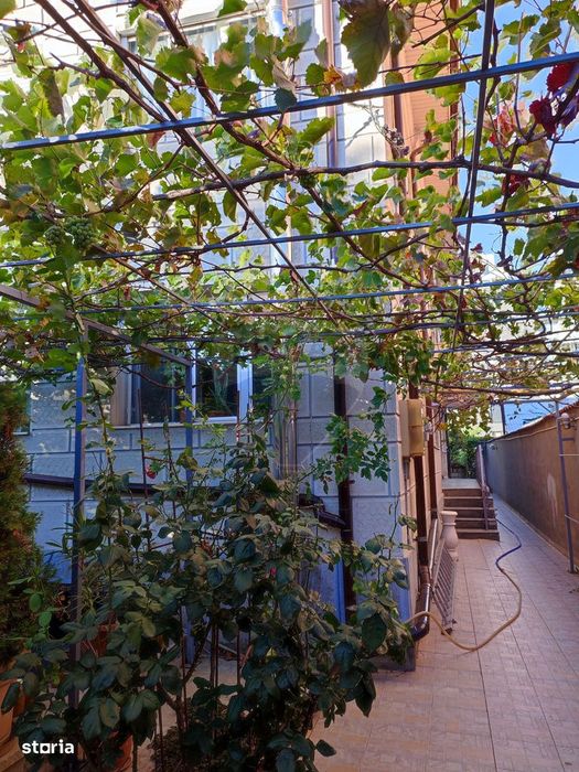 VANZARE SPECIALA Casă / Vilă cu 7 camere, Uverturii MILITARI/Duplex