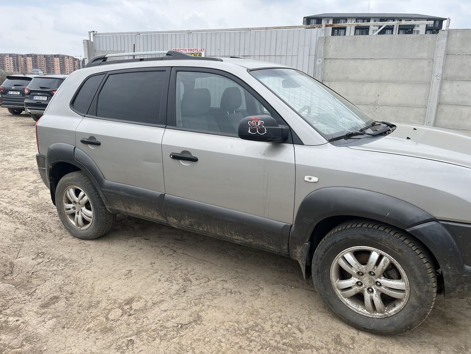 Dezmembrez Hyundai Tucson 2.0 benzina 2005-2009