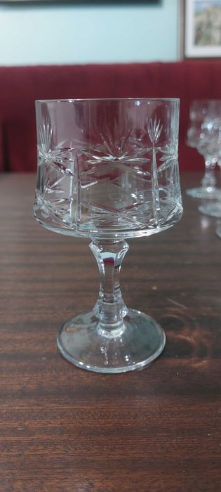 стъклени чаши на столче,български- 1 комплект от 6 бр,цена 20 лв