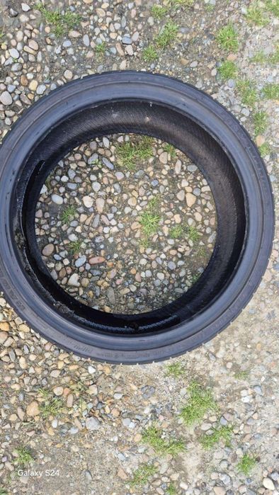 Vând anvelope -245/30 ZR20