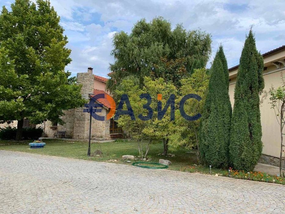 Продава се Къща в Варна, Младост 1 - 1900 кв.м за 470 €/кв.м - Снимка #2