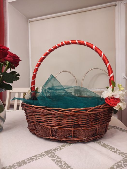 корзинки, коричневые и белые