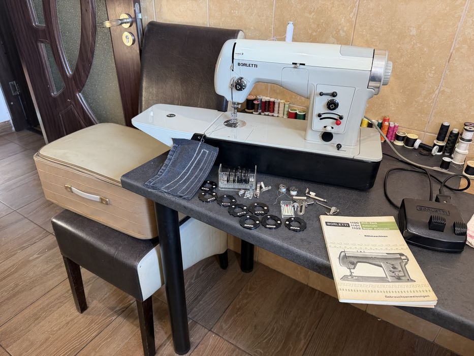 Masina de cusut vintage BORLETTI (model Super Automatica / 1102)