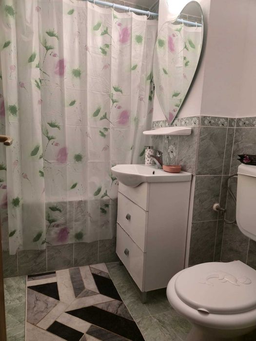 Închiriez apartament