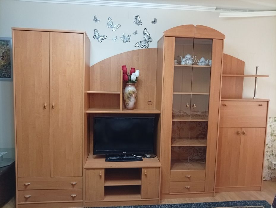 Продам стенку для гостиной из 4 секций