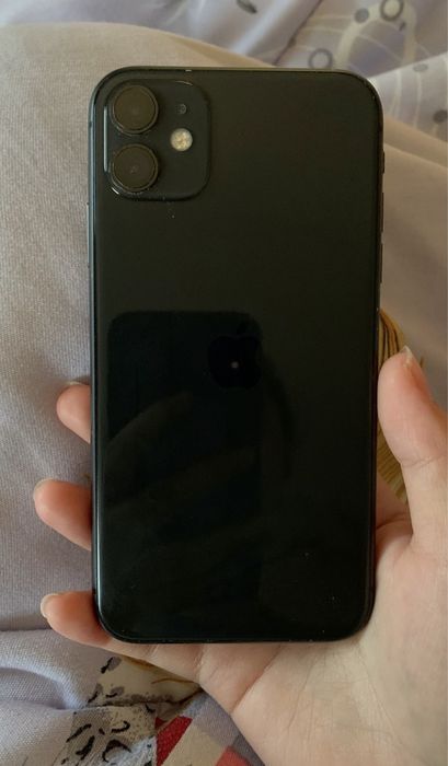 Продам Айфон 11.