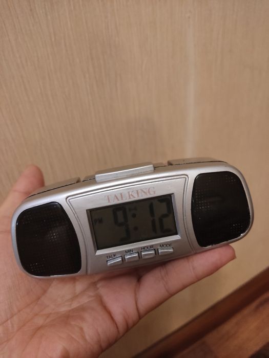 Часы будильник магнитофон