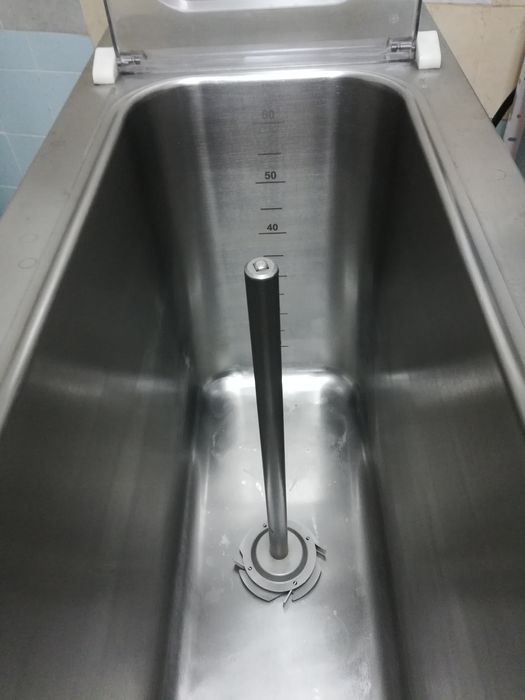 Продавам професионална машина за сладолед Carpigiani.