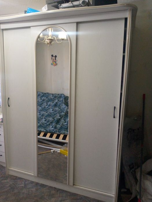 Шифоньер с тумбами