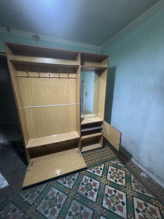 срочно продаеться прихожка