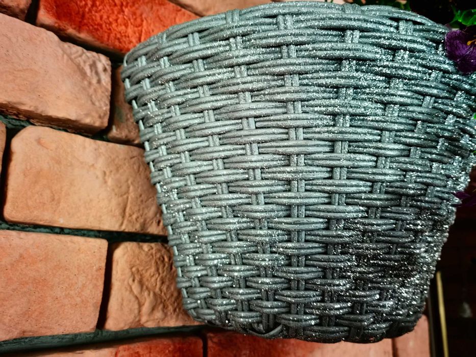 Саксия за стена, кашпа кошница за окачване