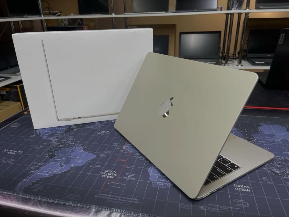MacBook Air 2022 M2 /256GB SSD/8GB/Retina