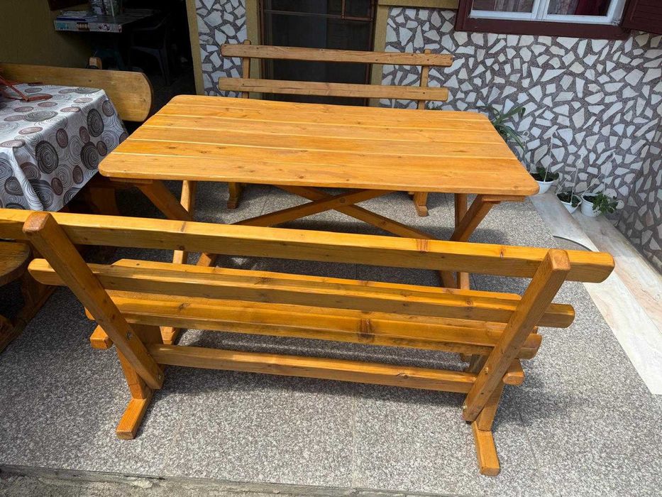 Set masa cu banci de lemn