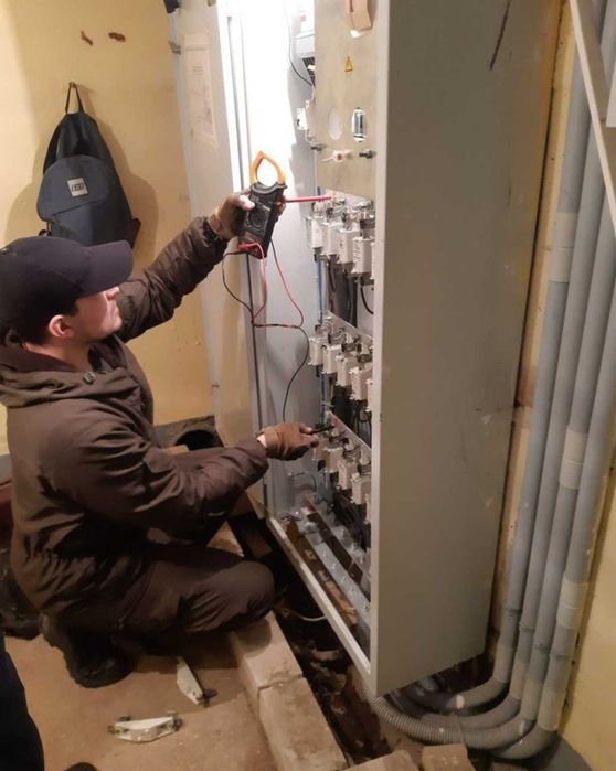 Аварийное обслуживание дома. Аварийная служба жкх. Работник газовой службы. Содержание и ремонт общего имущества многоквартирного дома. Машины коммунальных служб.