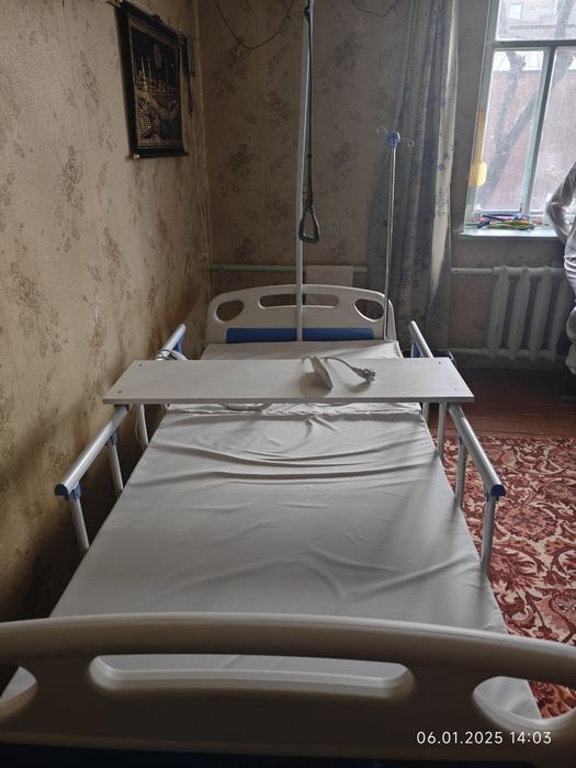 Медицинская кровать