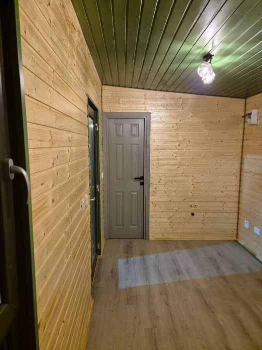 Vindem case modulare cu living baie bucătărie