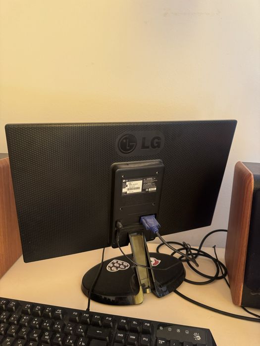 Монитор LG 19,5 1600x900 60hz