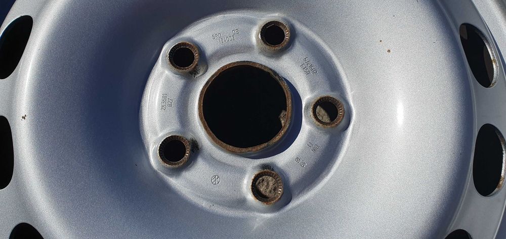 Set 4 cauciucuri de iarna cu jante de tabla GOLF 7