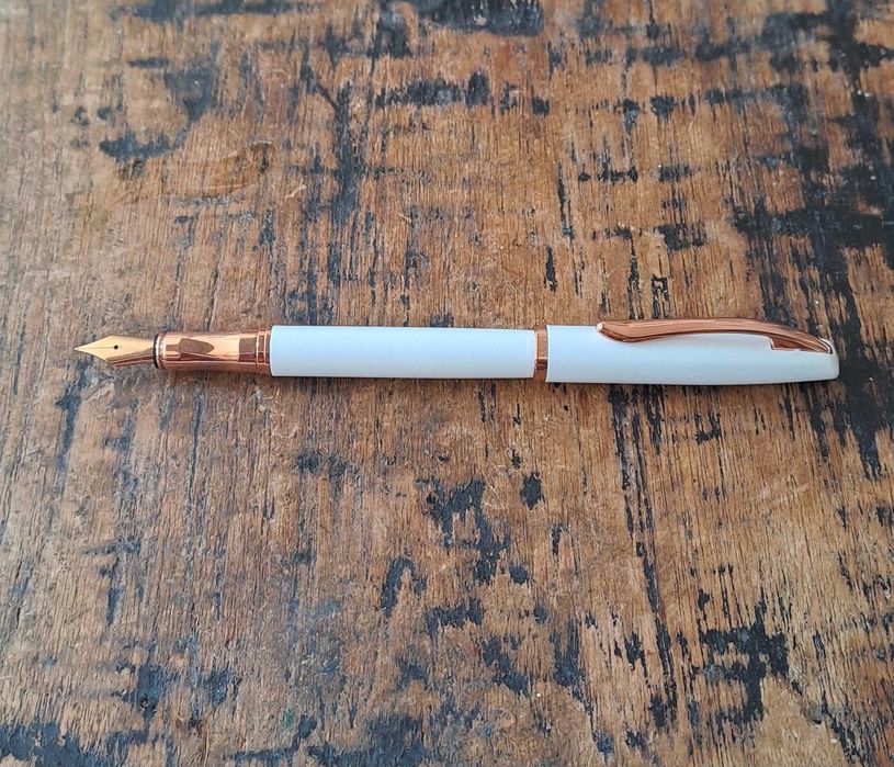 писалка Пеликан Peliкan перлено бяло и розов злато метал Peliкan Perl