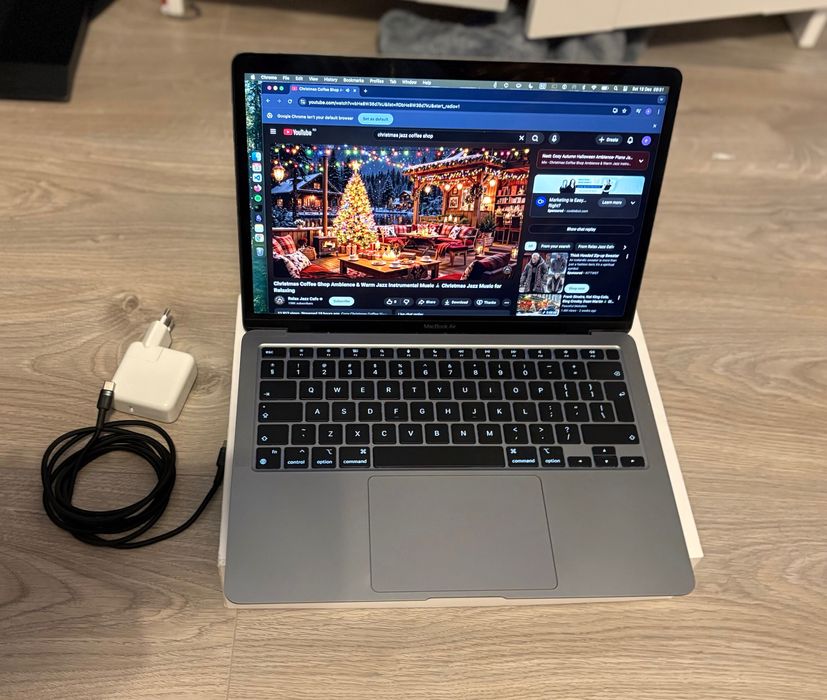 Macbook M1 air 8gb ram 256gb storage