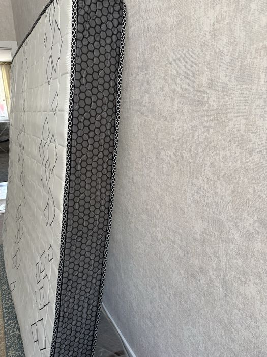 Продам новый матрас размер 180*200