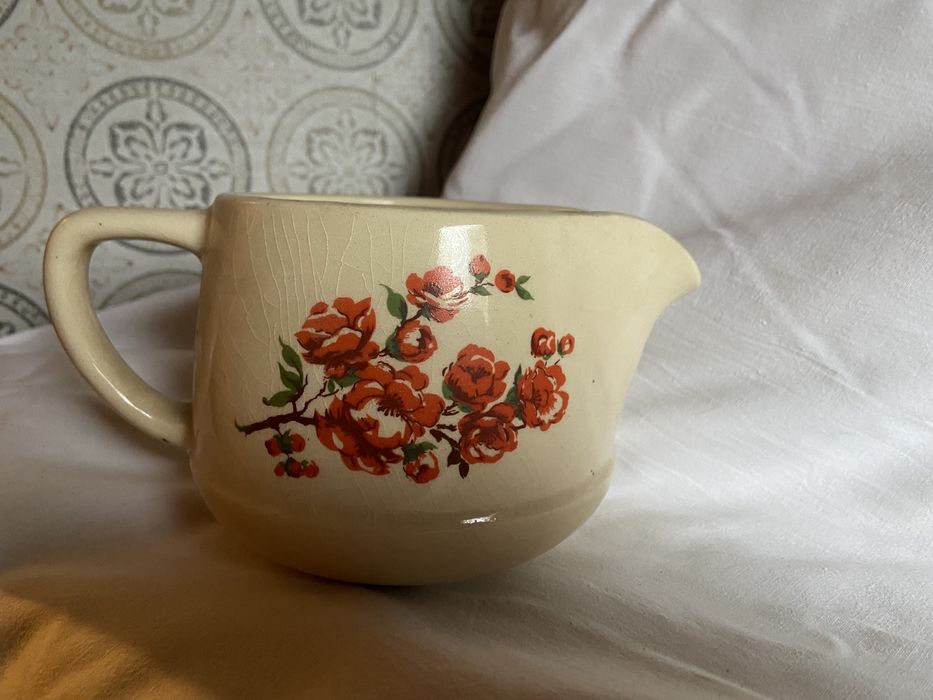 Стара, винтидж каничка, латиера с цветя