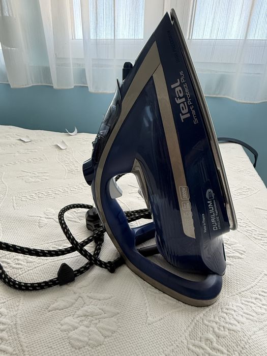 Продавам ютуя TEFAL FV6872E0