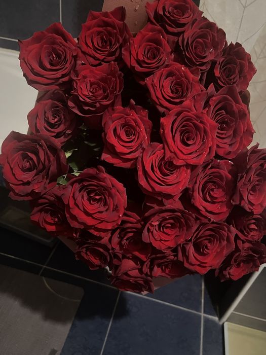 Продается цветы красные розы 7000тг