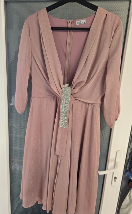 Rochie eleganta, avantajeaza siluata