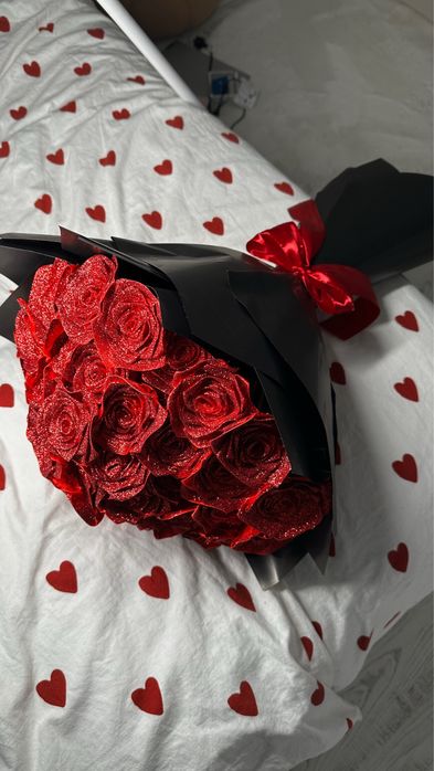 Buchete de trandafiri din satin