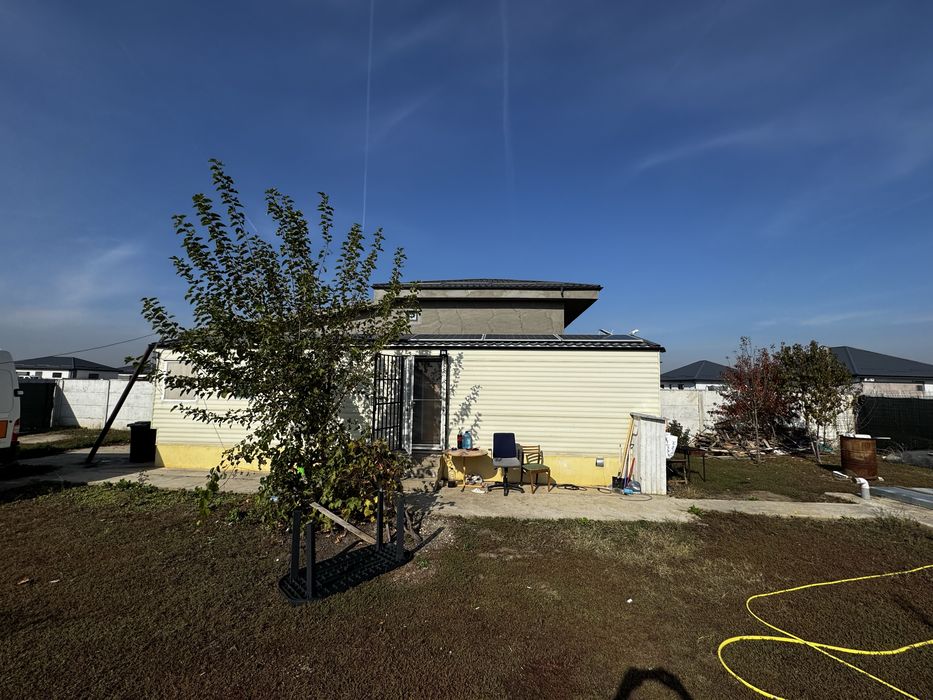 Casă mobilă complet utilată și mobilată – 11m x 3m – gata de locuit!