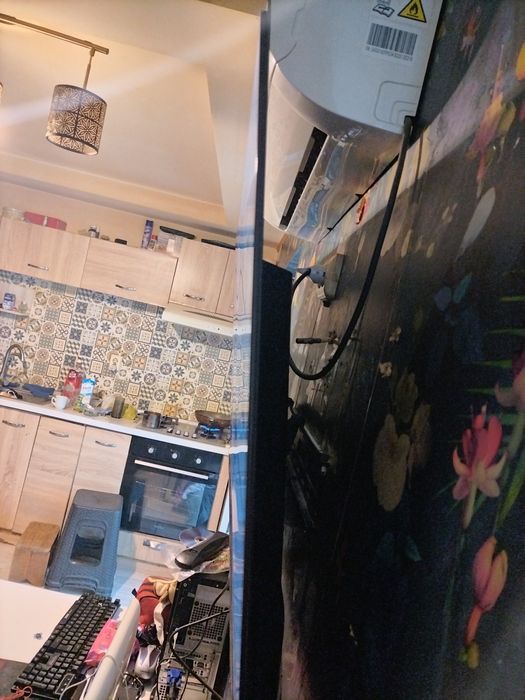 Vând un TV de 49 este displeiu spart funcțional cum se vede în poza