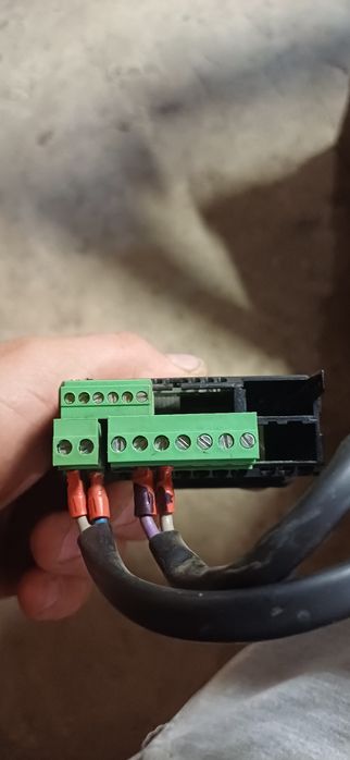 Термостат за витрини за вино