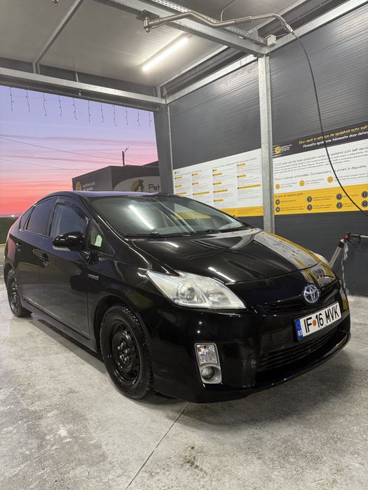 Vand Toyota Prius 1.8 Benzina -Hibrid -2011 - 123 hp - Automata - CVT