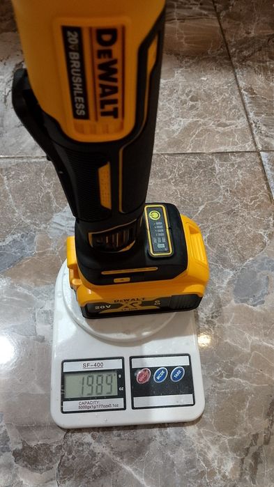 Flex cu variator dewalt și o baterie de 6A