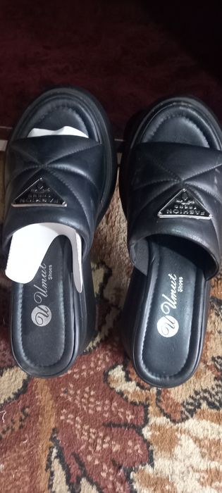 Летние кожаные шлепки