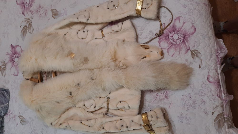 Шубка натуральная (песец) бело- молочная
