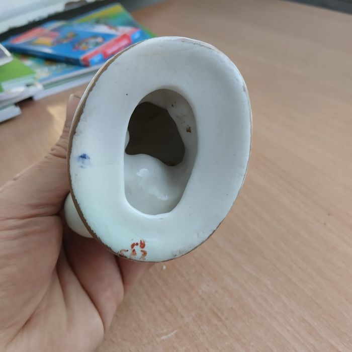 Мишка с мячом редкии статуэтка.