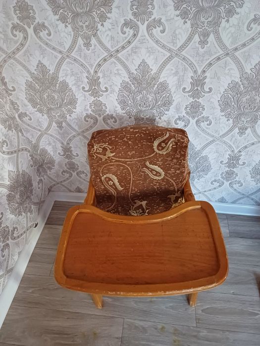 Стульчик со столом детский,трансформер.