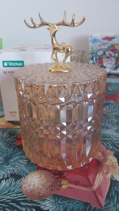 Конфетница с крышкой