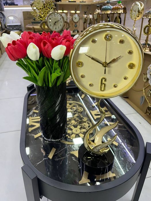 Часы  настольные люкс качеством  неповторимый падарок