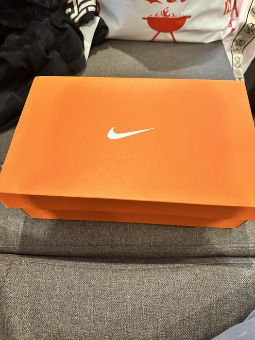 Nike Revolution 7 – бели дамски маратонки EU 39 (като нови, с кутия)