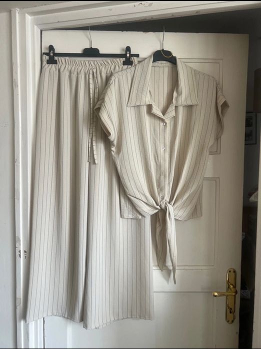 Set cămașă + pantalon beije deschis nou