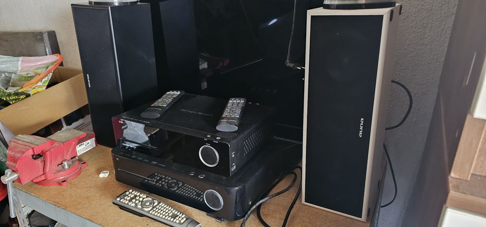 Se vinde pachet amplificatoare HK + 2 boxe Auna aproape nou.