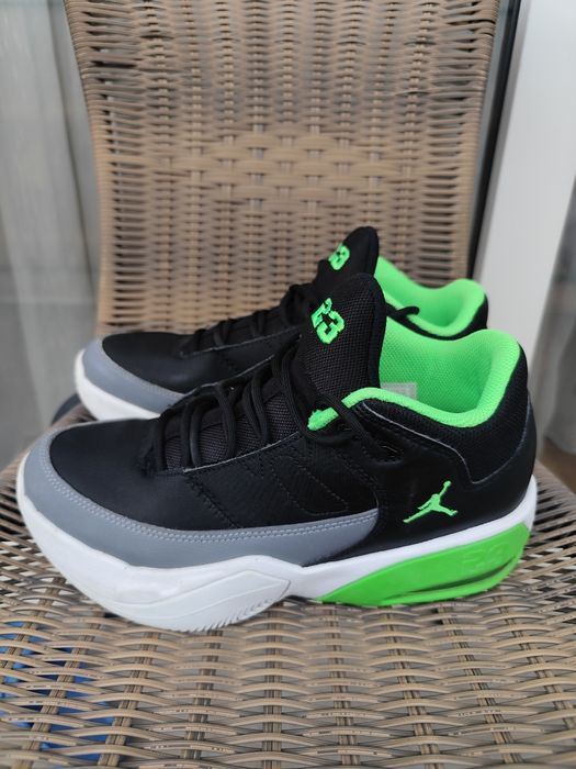 Nike Air Jordan Max Aura 3 GS Black Green Strike mărimea 38 / 24 cm interior