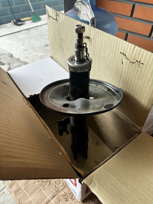 Амортизатор на Камри 30